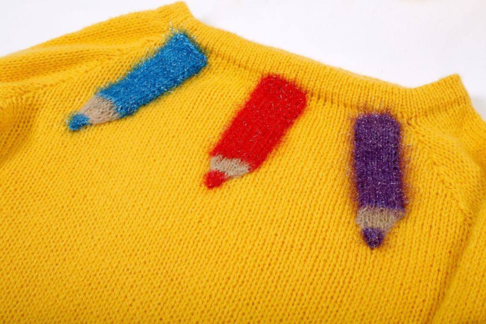 KNITTED YELLOW SWEATER WITH PENCILS